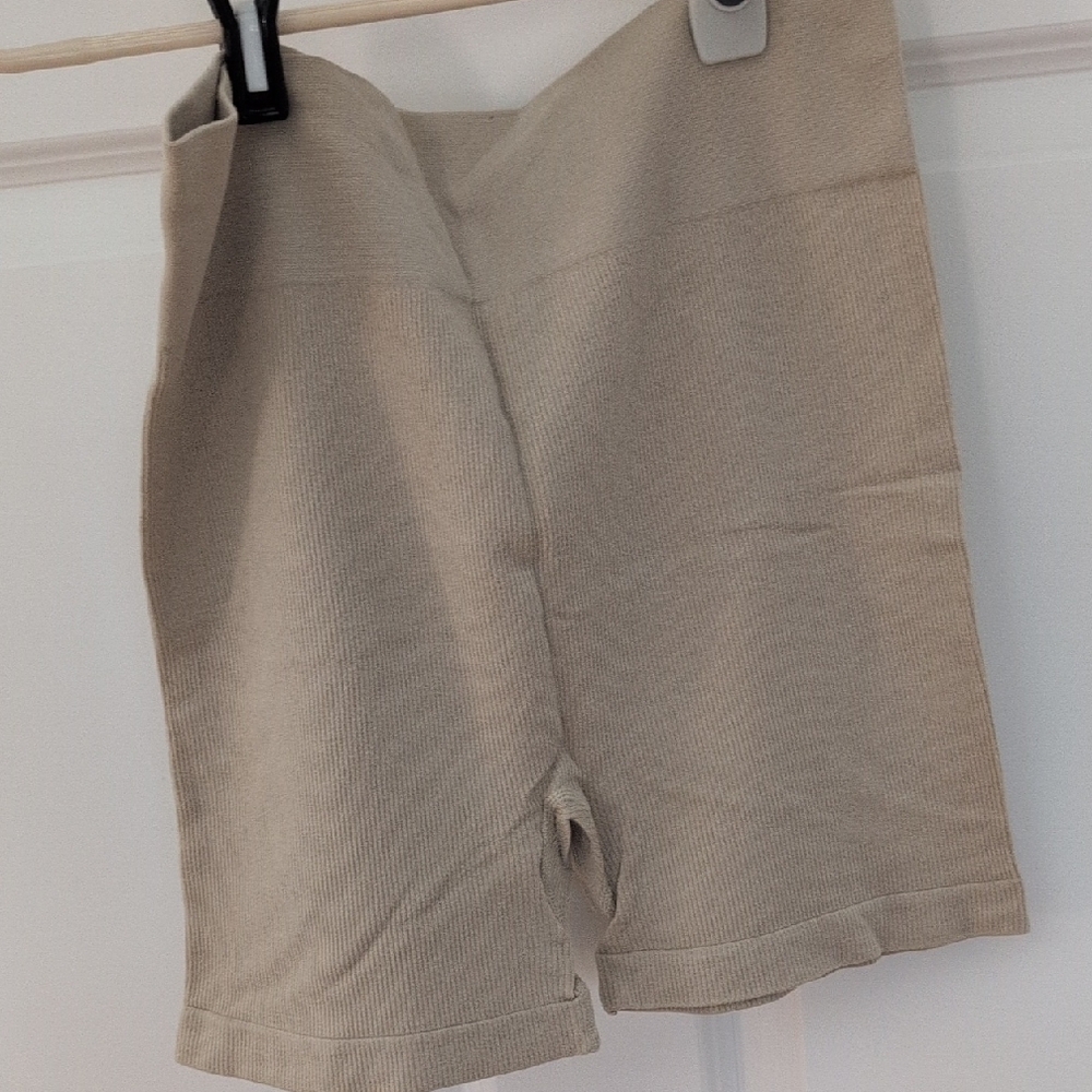 LOFT Beige Ribbed High-Waist Bike Shorts